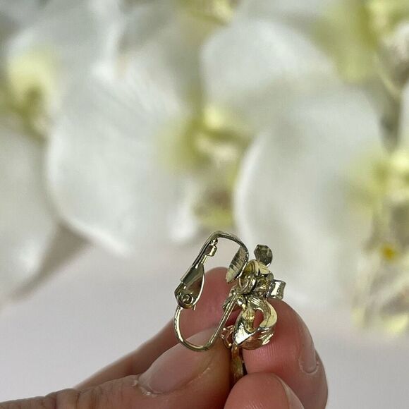 Costume Jewelry Bow Dangly Earrings Clip ons - Picture 5 of 6